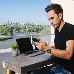 Льюис Мокер