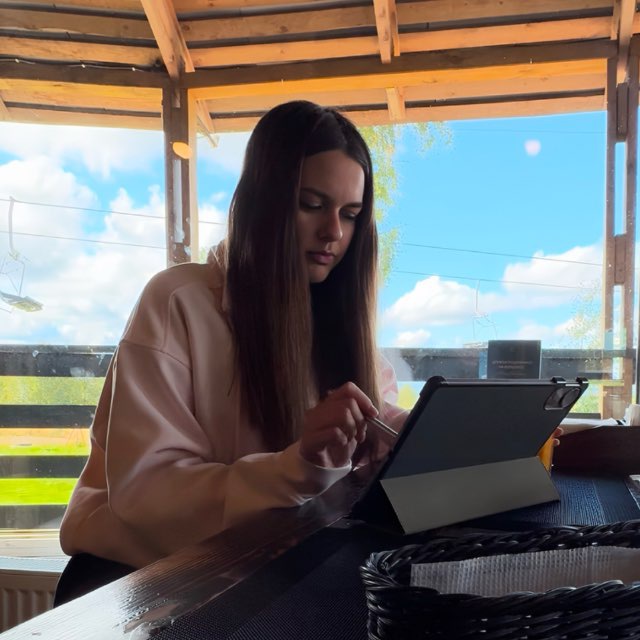 Анна Кузьмарова